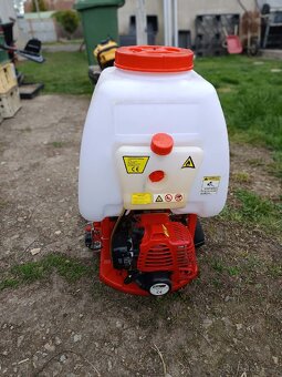 Motorový postřikovač - 2