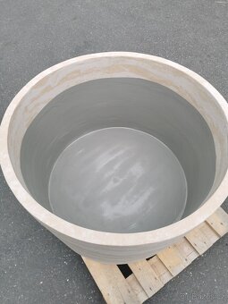 Pískovcový květináč, průměr 110cm - 2