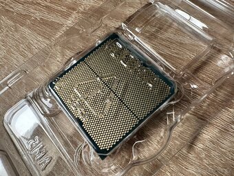 AMD Ryzen 7 7800X3D - 2