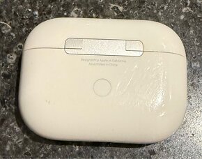 Apple AirPods Pro sluchátka v hezkém stavu - 2