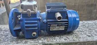 Motor s převodovkou - 2