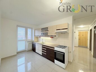 Prodej bytu 2+1 s balkónem, 60 m2 - Karviná - Nové Město - 2