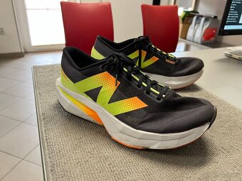 Pánské běžecké boty New Balance FuelCell Rebel v4 - 2