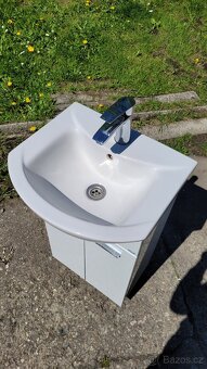Umyvadlo se skříňkou - 2