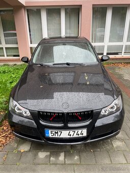BMW E90 320i manuál - 2