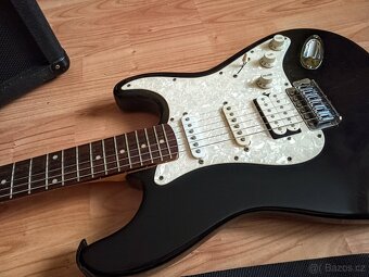 El. Kytara Marshall Rocket Deluxe s kombem, kabelem a taškou - 2