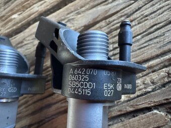 Prodám sadu 3ks vstřikovacích trysek Bosch 0445115027 - 2