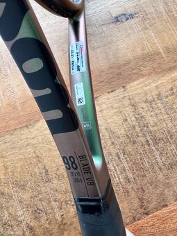 Tenisová raketa Wilson BLADE V8 - 2