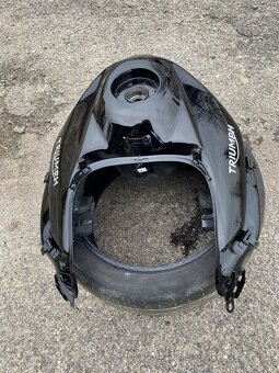 Triumph Tiger 800 nádrž - 2