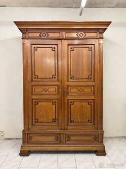 Starožitná šatní skříň - 2