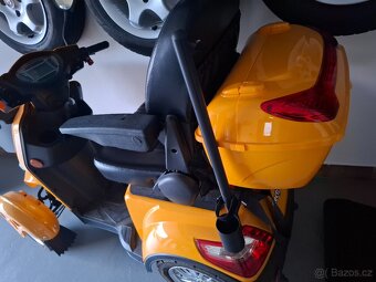 Čtyřkolový skútr - 2