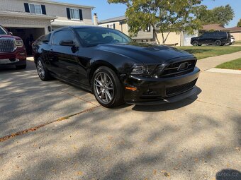 Ford Mustang GT - 2