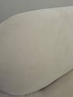 Designová 2místná pohovka – téměř nová - 2