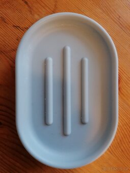 Světle modrá plastová mydlenka - 2