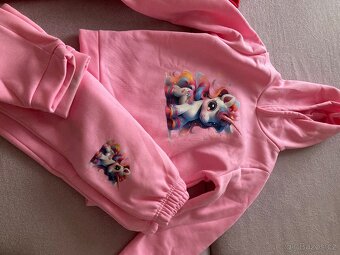 Teplákové soupravy dívčí vel. 120-30 - 2