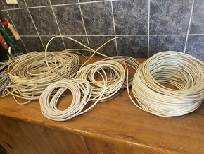 Datové kabely, konektory, kabely scart, kabely k počítači aj - 2