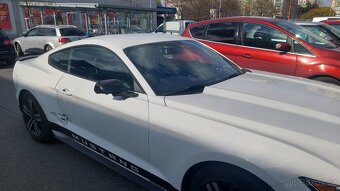 Prodám 100% funkční pravé zrcátko na Mustang r.v. 2016. - 2