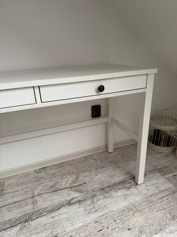 IKEA stůl se 2 zásuvkami HEMNES - 2