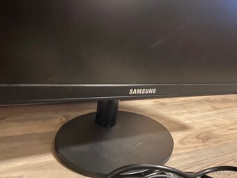 SAMSUNG 24” DVI - LCD - 2