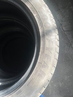Celoroční pneu Goodyear 255/50R18 - 2