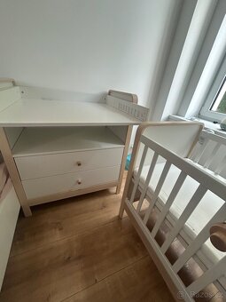 Prebalovaci pult a postylka IKEA - 2