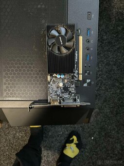 Grafická karta - 2 GB DDR4 - 2
