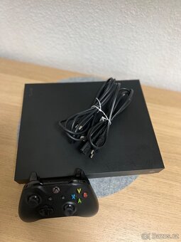 XBOX ONE X 1TB V TOP STAVU - 2