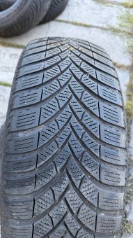 Prodám 2 ks zimních pneu Semperit 205/60 R16 92H - 2