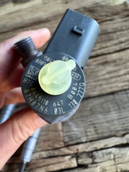 Prodám sadu 4ks vstřikovacích trysek Bosch BO 0445110647 - 2