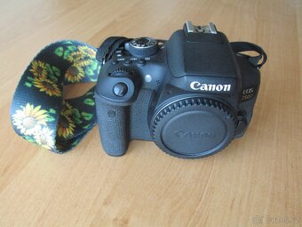 Canon 750D  +  Canon  EF-S 18-55 mm IS STM f/3,5-5,6 - 2