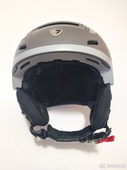 Lyžařská helma. - 2