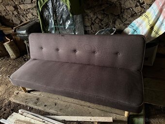 Stůl, sedačka rozkládací, stěna - 2