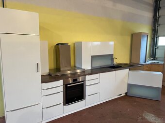 Moderní kuchyň se všemi spotřebiči - 2