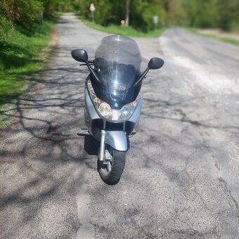 Skútr Piaggio 125 - 2