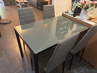 Skleněný stůl + 4 židle - 2