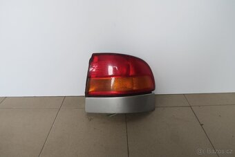 Zadní světla Toyota Carina - 2