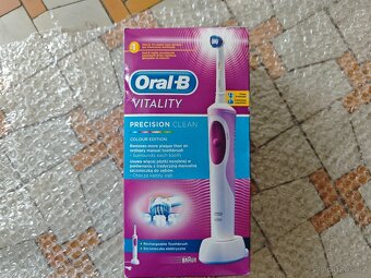 elektrický zubní kartáček Oral-B - 2