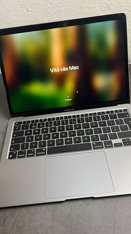 Macbook Air M1 vesmírně šedá - 2