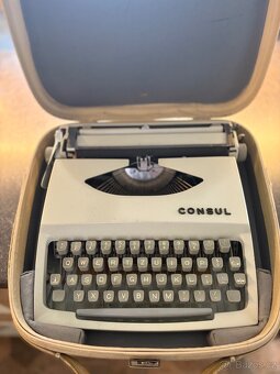 Psací stroj C O N S U L - 2