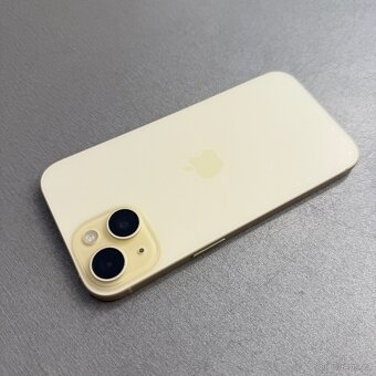 iPhone 15 128GB žlutý, bez škrábance, 12 měsíců záruka - 2