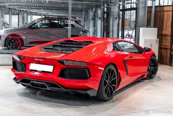 Lamborghini Aventador LP700-4 z roku 2013 - 2