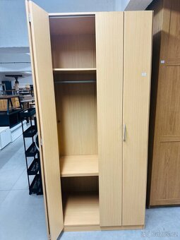 Šatní skříň – světlé dřevo - 2