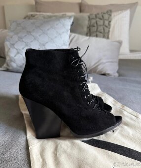 Burberry kotníkové boty 40 - 2