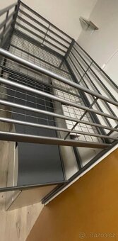 Prodám patrová postel ikea svarta s deskou - 2