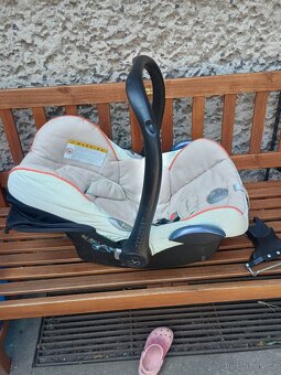 Maxi Cosi Cabrio Fix + adaptéry + fusak - 2