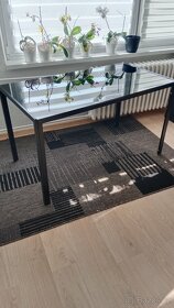 Skleněný jídelní stůl - 2