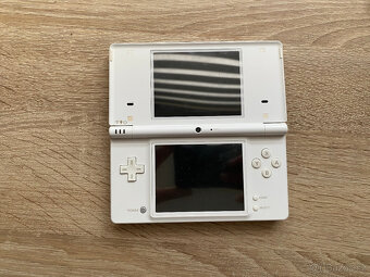 Nintendo DSi v bílé barvě - 2