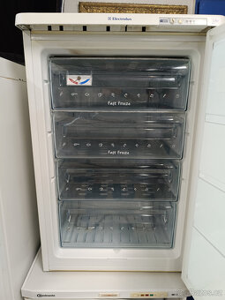 Šuplíkový mrazák Electrolux EU 6321 T - 2