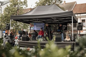 Pronájem pódia 6x4m a ozvučování akcí - 2