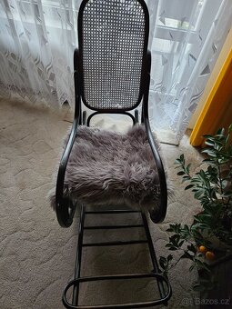 Starožitné houpací křeslo s výsuvným podnožíkem - 2